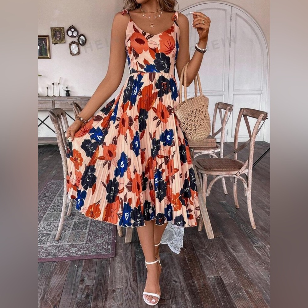 Floral Print Pleated Dress